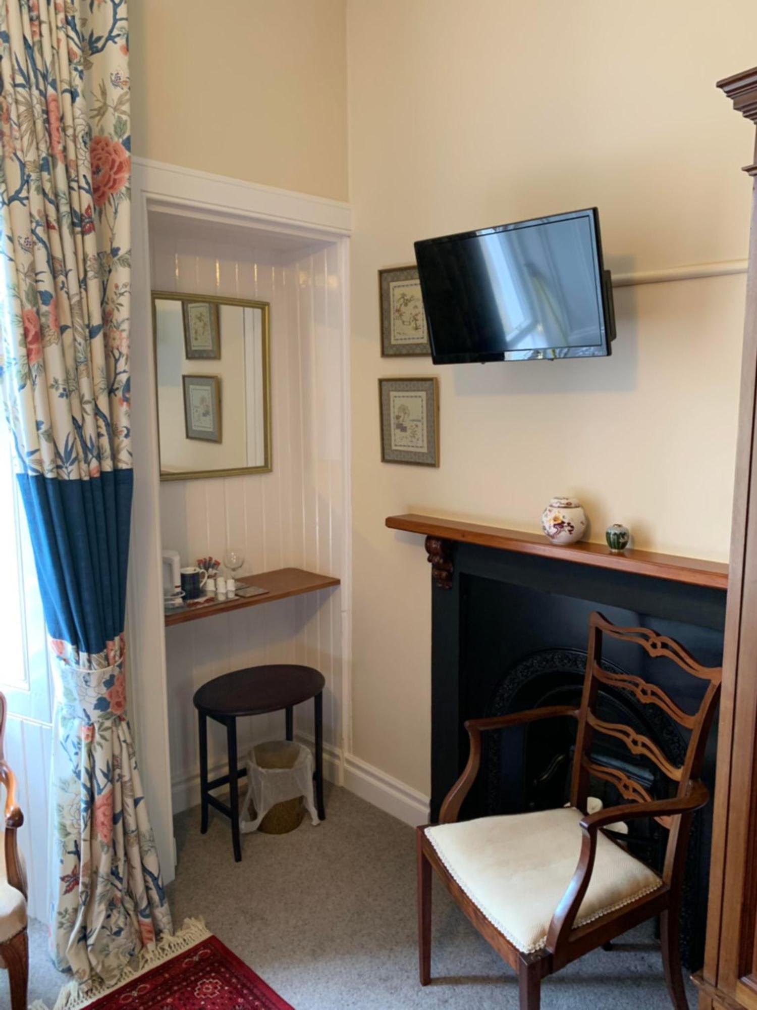 Leven House Bed And Breakfast Кріфф Екстер'єр фото